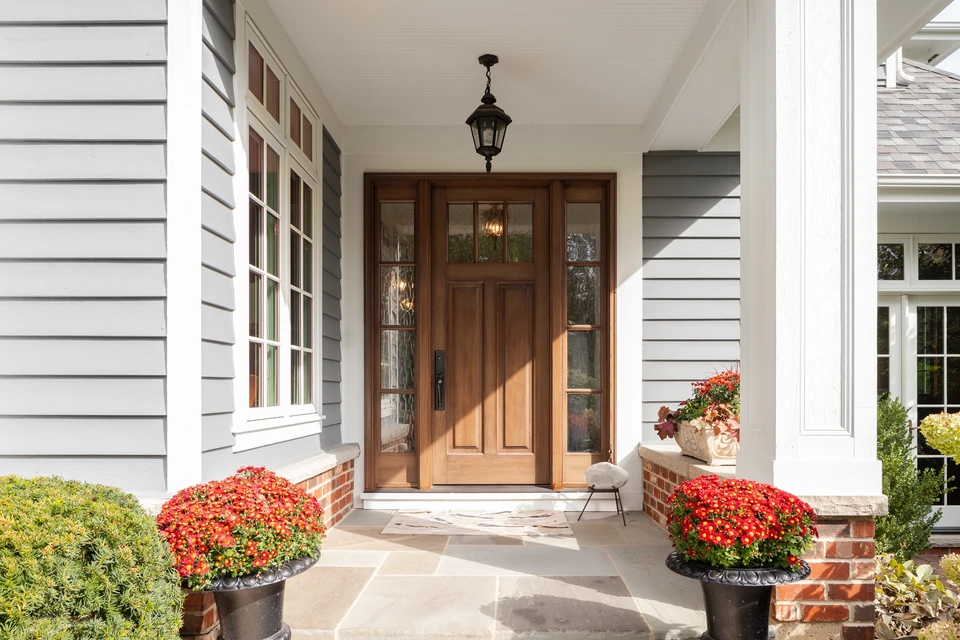 Porte avec verrouillage numérique sur porte en bois